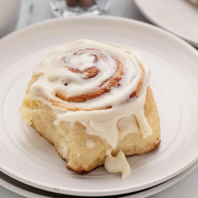 Single Jumbo Cinnamon Bun with Cream Cheese Icing 