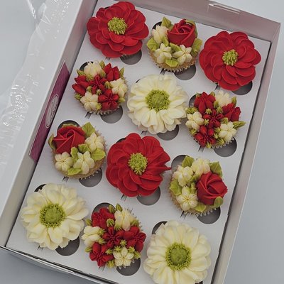 12 Mini Cupcakes