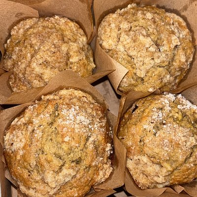 Banana Nutt Muffins With A Cinnamon Crunch Topping 6pk