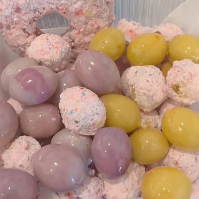 Medium Grapes & Pineapple Slice
