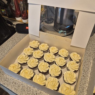 Nutella Filled Vanilla Cupcakes