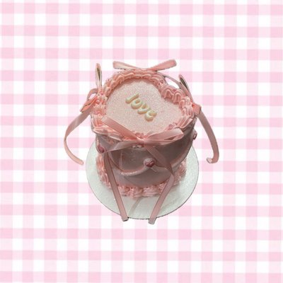 Vintage Heart-Shaped Cake (4 Inch)