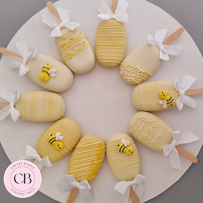 Busy Bee Cakesicles 