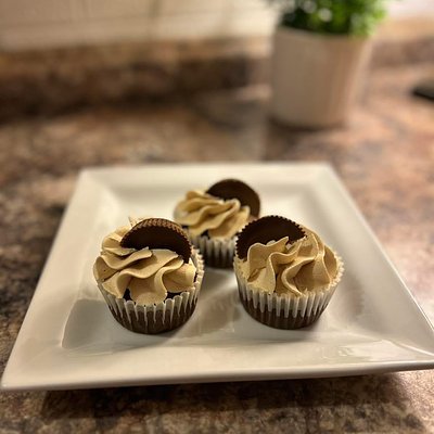 Chocolate Peanut Butter Cupcakes 