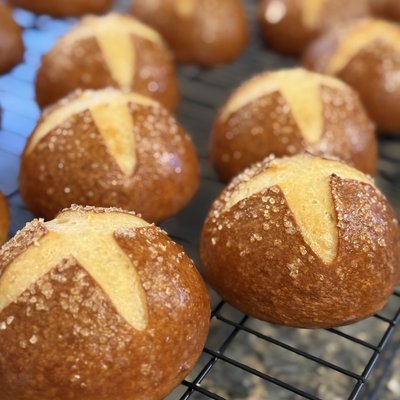 6 Soft Pretzel Buns