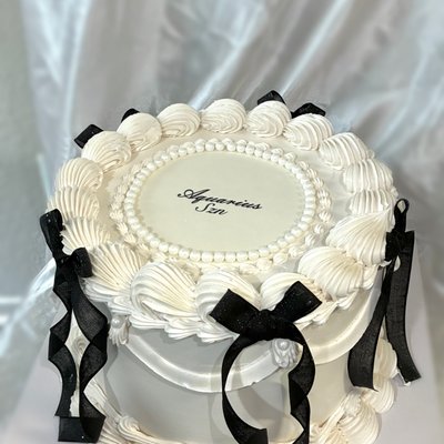 8inch 4 layer- Serves 35-45 guest