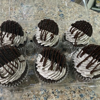 Oreo Overload Cupcakes (6 Count )