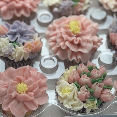 Floral Cupcakes 