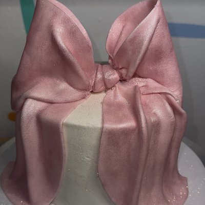 Oversized Bow Cake 