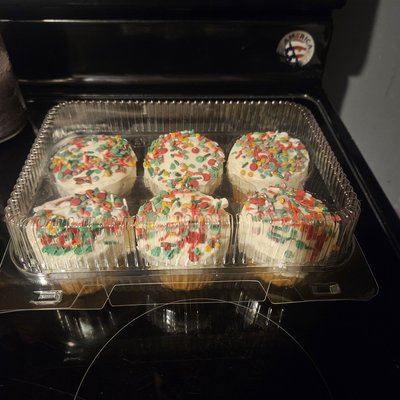 6 Xmas Vanilla Cupcakes 