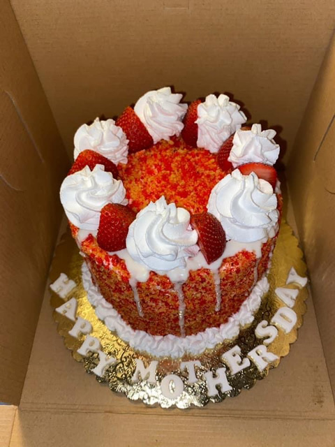Strawberry Crunch Cake 