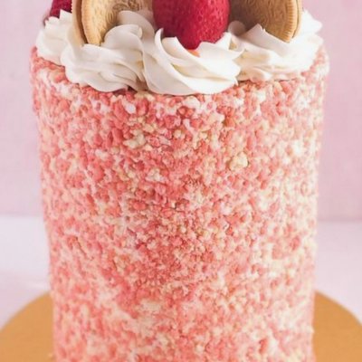 Strawberry Crunch Cake