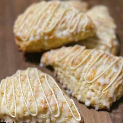 White Chocolate & Lime Scones (x4)