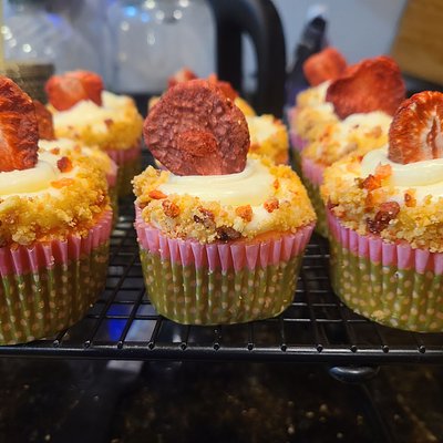 Strawberry Crunch Cupcakes 