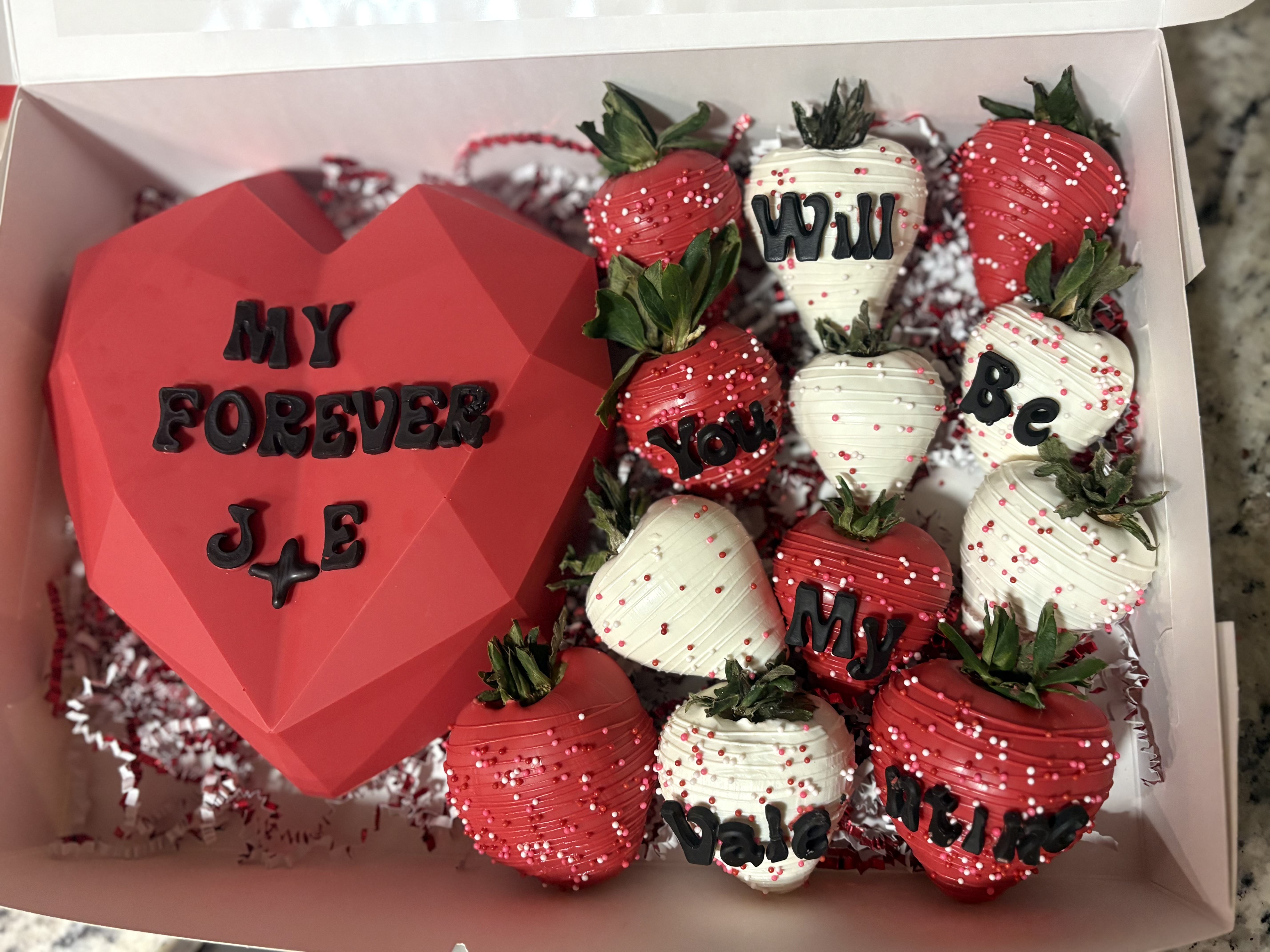 (12) Breakable heart with strawberries 