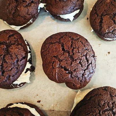 Whoopie P I E S. [6]