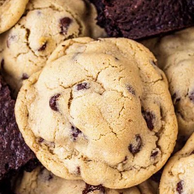 Brownie stuffed Chocolate Chip Cookies (4 Pack)