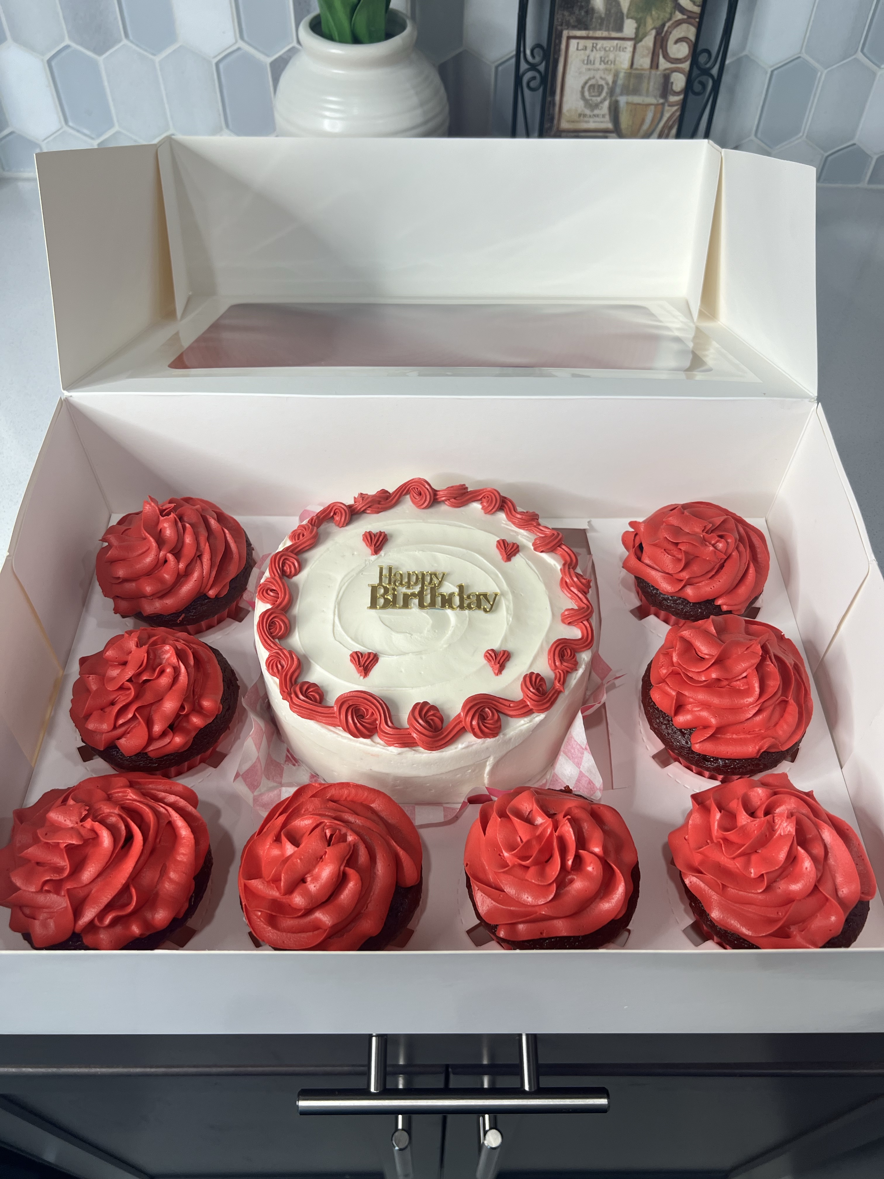 6 Inch Bento Cake With 8 Cupcakes