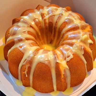 Lemon 🍋 Pound Cake w/ Lemon Glaze