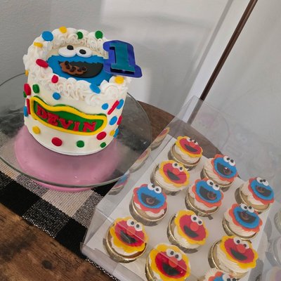 Party board With 12 🧁 