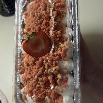 1lb pan strawberry crunch cake 🍰 