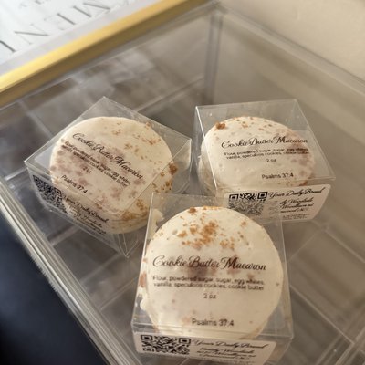 Cookie Butter Macaron