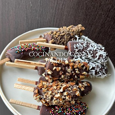2ct Chocolate Covered Banana With Toppings 