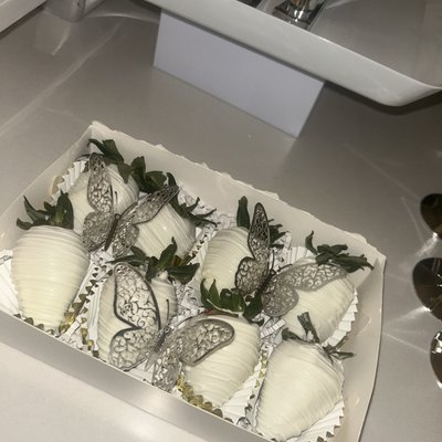 DIPPED STRAWBERRIES 