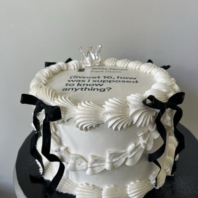   6” Vintage Piped Cake – 3 Layers 