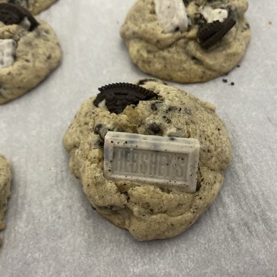 Jumbo Hersheys Cookie N Cream Cookie 