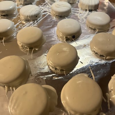 choc  dipped oreo 
