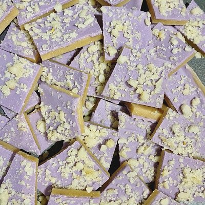 4oz Ube & Macadamia Nuts 
