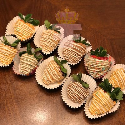 12ct Chocolate Covered Strawberries With Toppings