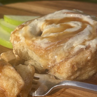 Caramel Apple Cinnamon Rolls (package of 4)