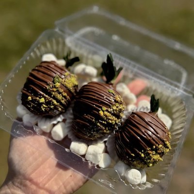 3 Dubai Stuffed Strawberries 