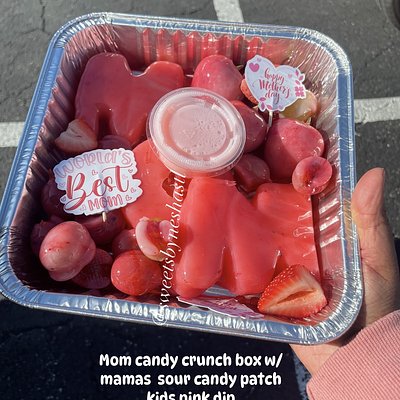 Mom’s  Candy Crush Box : Mom Pineapple Letters , 7 Candy Grapes , 3 Candy Strawberries , Strawberry Slices , Moms Sour Patch Pink Candy Dip , And Mothers Day Toppers 