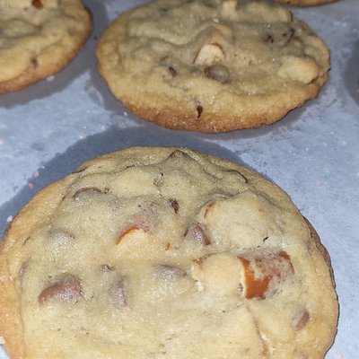 Salted Pretzel Stuffed Caramel With Chocolate Chips 