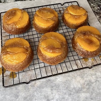 Peach Cobbler Cupcakes 