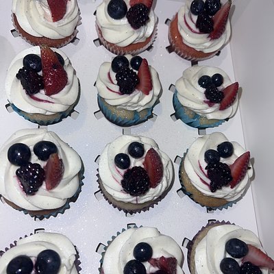 1 Dozen Chantilly Cupcakes