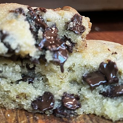 XL Chocolate Chip Cookie - 1 Cookie