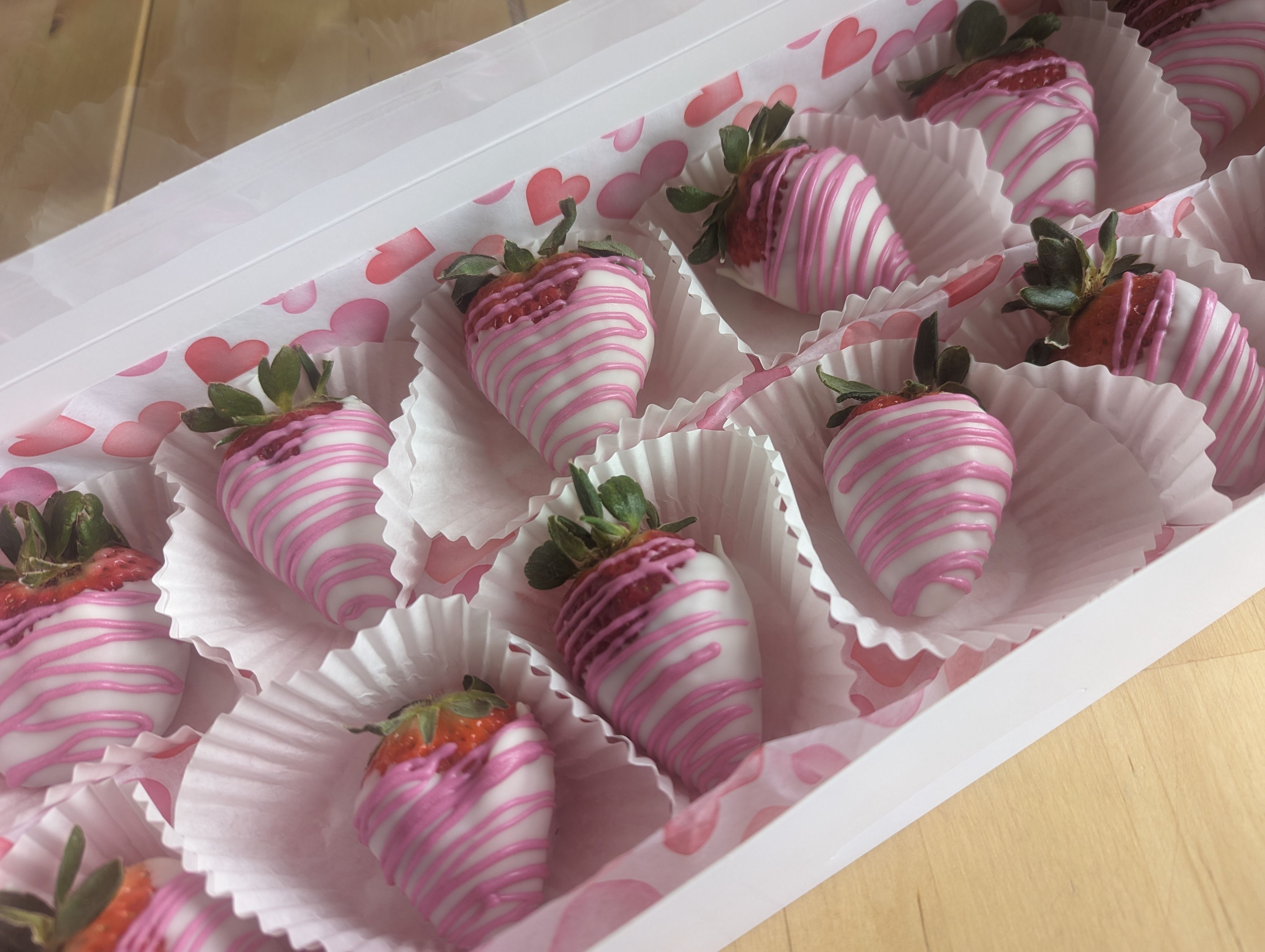 Chocolate Covered Strawberries 12 Count White Chocolate Covered With Drizzle