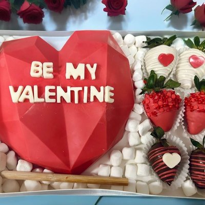 Breakable Heart & 6 Chocolate Covered Strawberries 