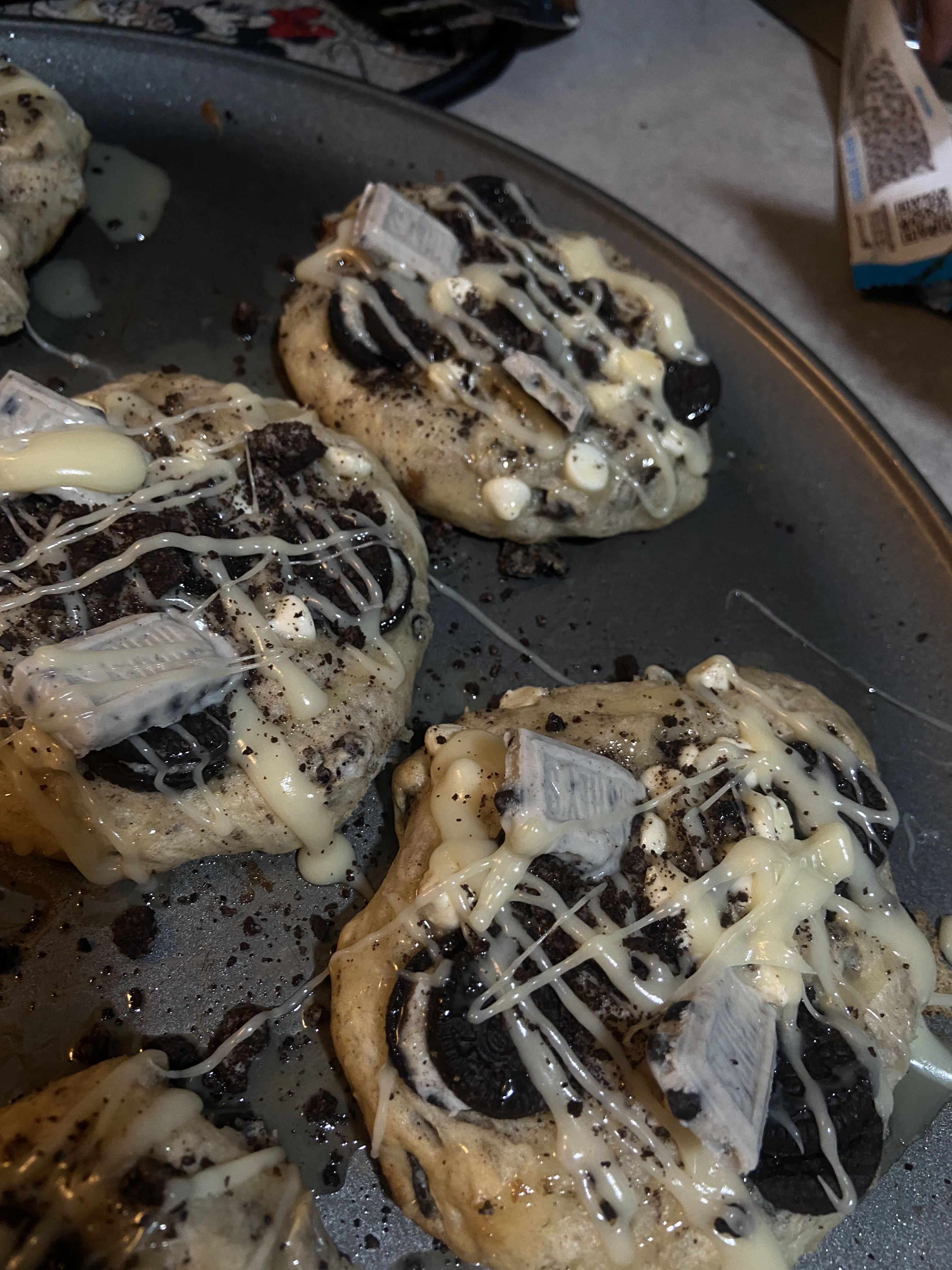 Cookies and cream cookie