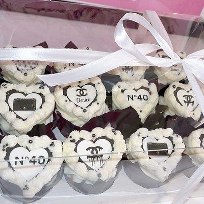 The Luxe Cupcakes Box