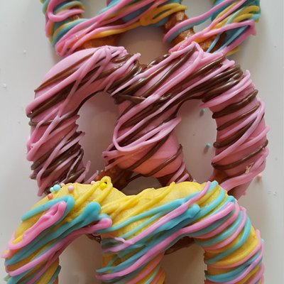 8 oz. Large Chocolate Covered Pretzels