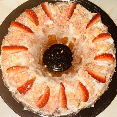 Strawberry Crunch Bundt Cake