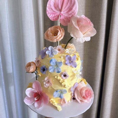 Dome Cakes with Fresh/Artificial Flowers (serves 15)