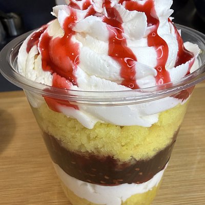 Lemon With Strawberry Cake Cup 