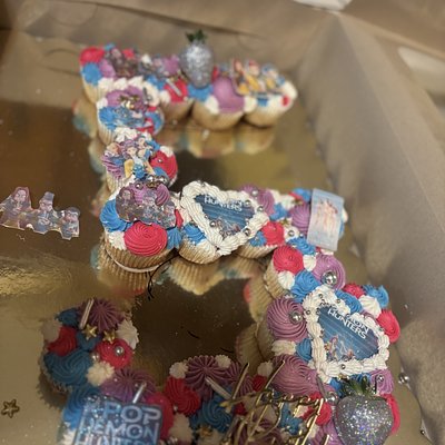 K Pop Number Cupcakes 