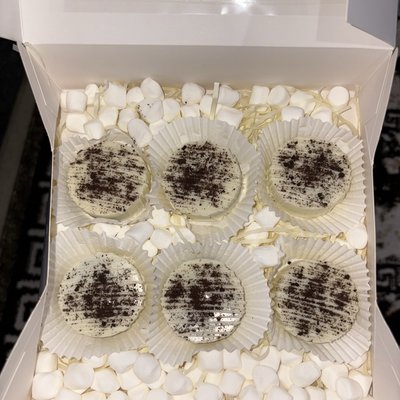 6 Custom Oreos